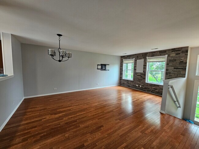 Foto del edificio - 24429 John Adams Dr