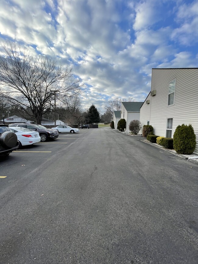 Building Photo - 2189 Glenmount Ave