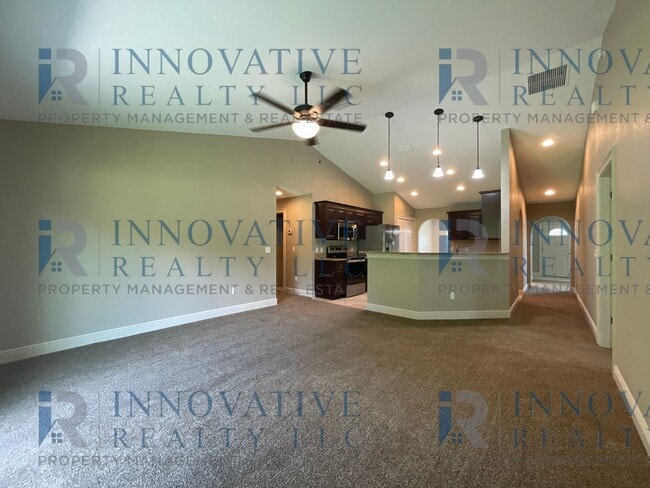 Building Photo - 3/2 Single Family Home with 2 Car Garage i...
