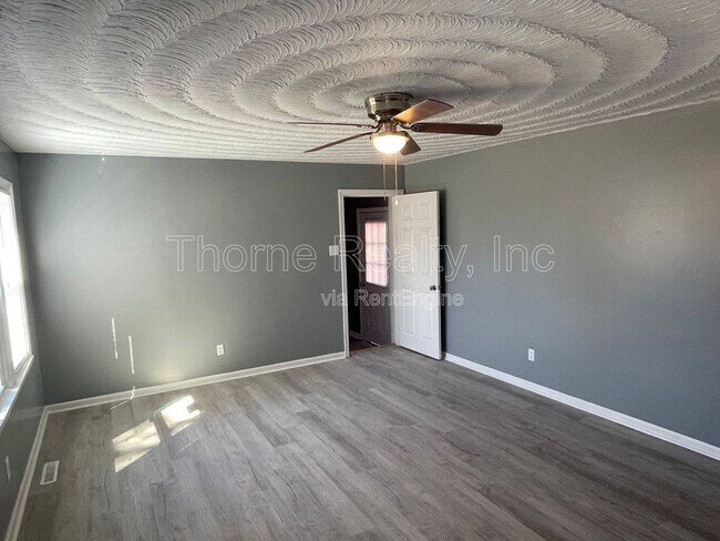 Foto del edificio - 1404 Forest St