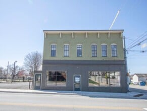Building Photo - 402 S 4th St