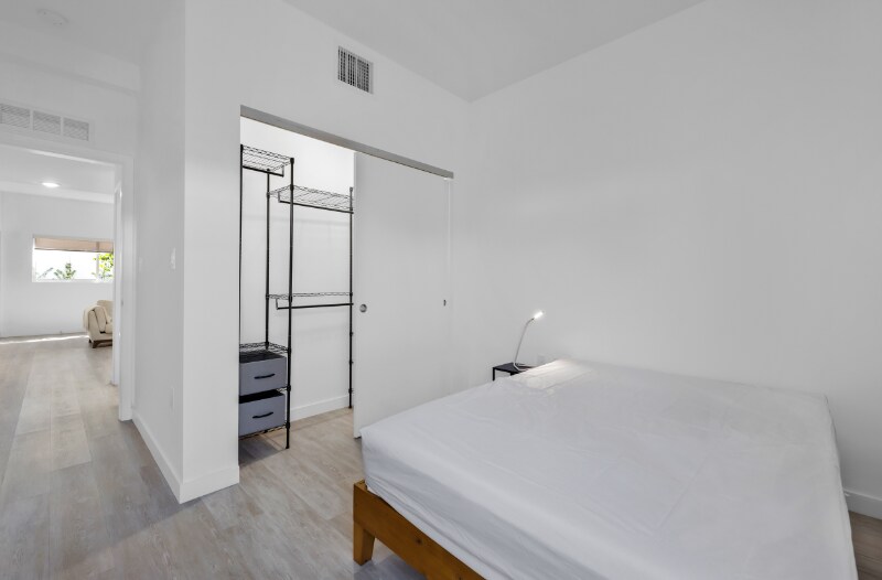 Building Photo - 542 SW 7th St