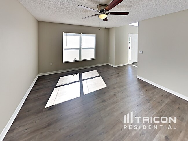 Building Photo - 13085 Siam Dr