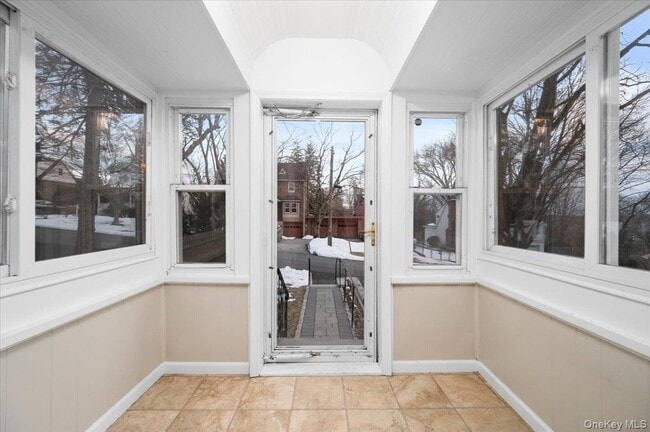 Building Photo - 179 Serrano Ave