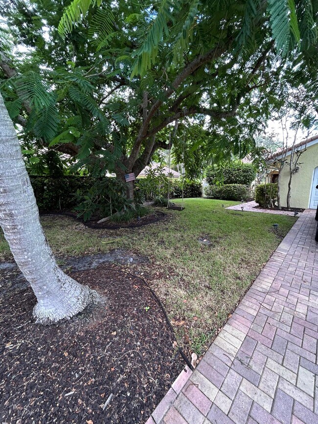Building Photo - 1330 NW 22nd Ave