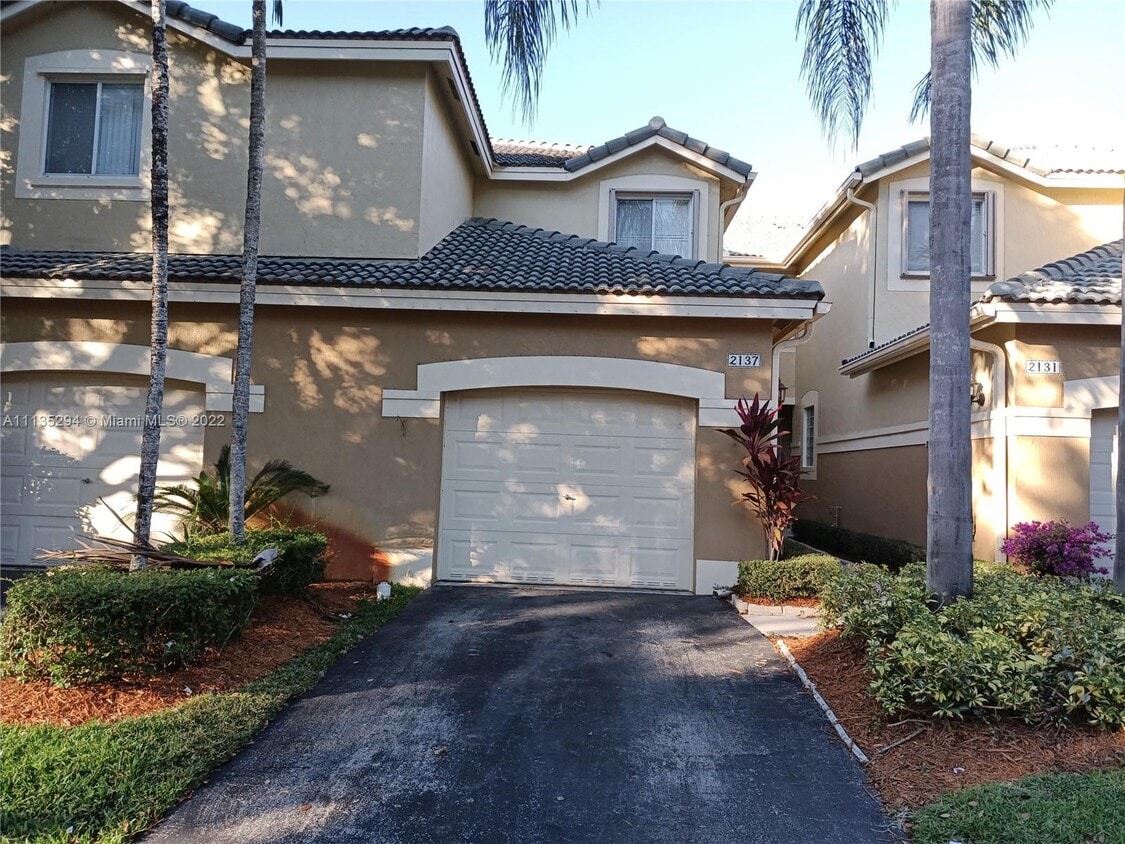 2137 Hacienda Terrace, Weston, FL 33327 Townhome Rentals in Weston FL