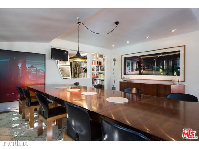 Foto del edificio - 8650 Pine Tree Pl