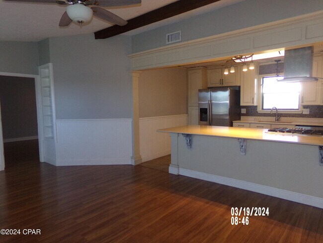 Building Photo - 110 Spruce Ct