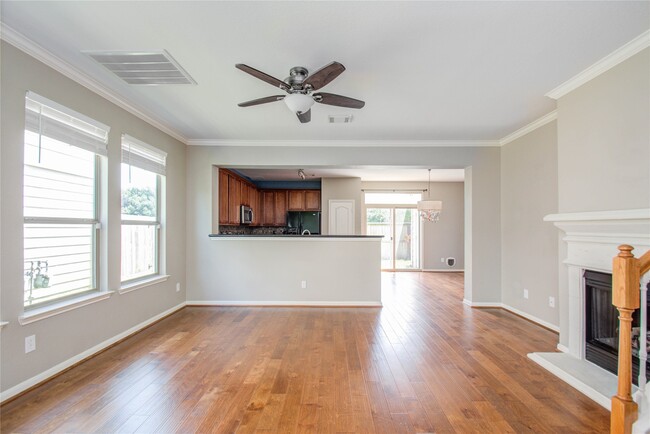 Building Photo - 16110 Limestone Lake Dr