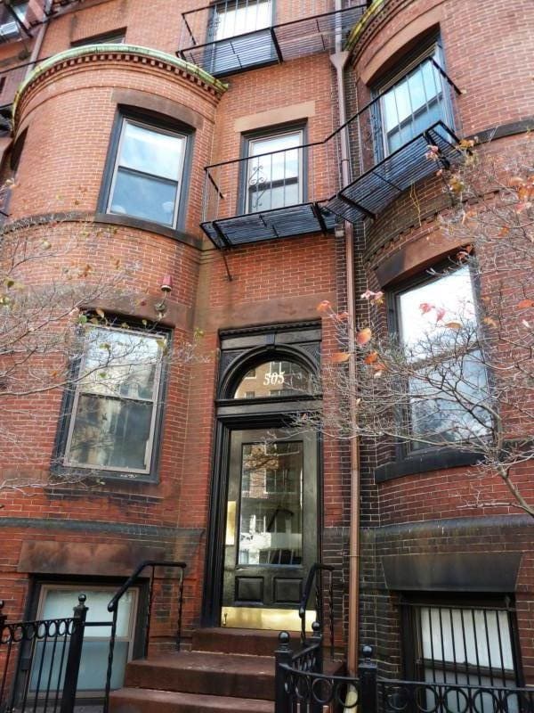 Building Photo - 505 Beacon St