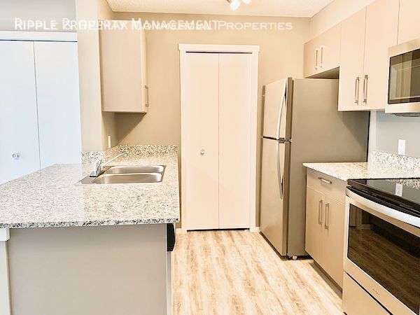 Photo du bâtiment - GORGEOUS 2 BED + DEN/ 2 BATH CONDO IN COMMUNITY OF SKYVIEW