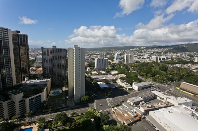 Building Photo - Move-In Ready 1BR in Downtown Honolulu | Parking Included | Stunning Views