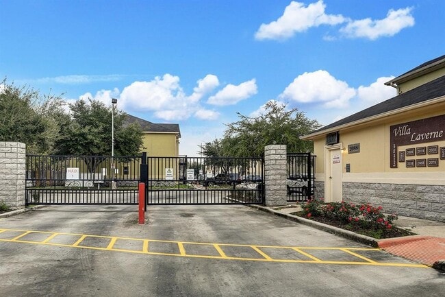 Building Photo - 2088 Laverne St