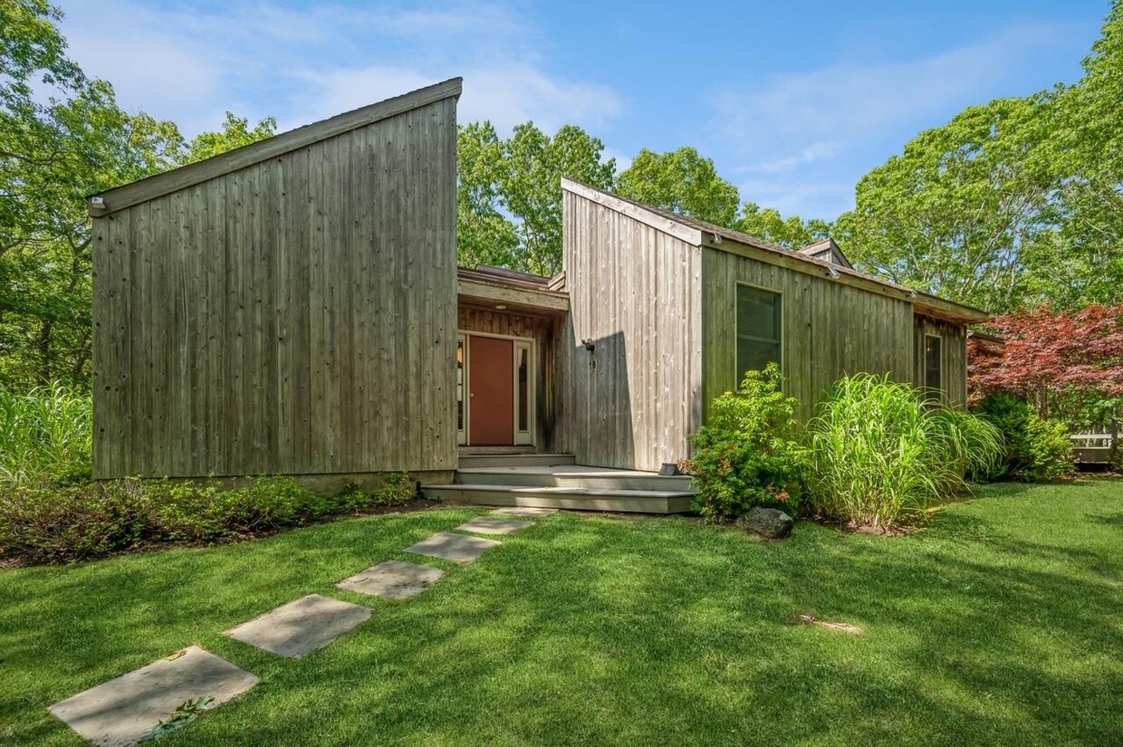 Foto principal - 16 Peconic Hills Ct