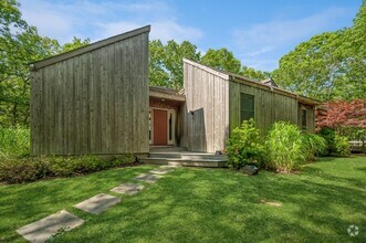 Building Photo - 16 Peconic Hills Ct