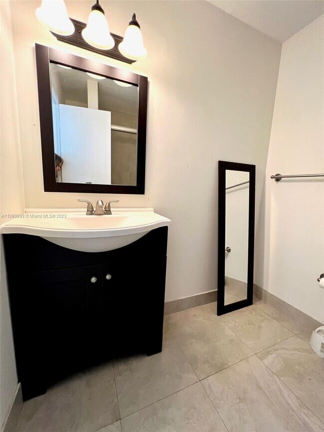 Foto del edificio - 6866 NW 173rd Dr