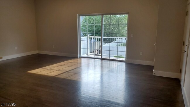 Building Photo - 59 Willet St