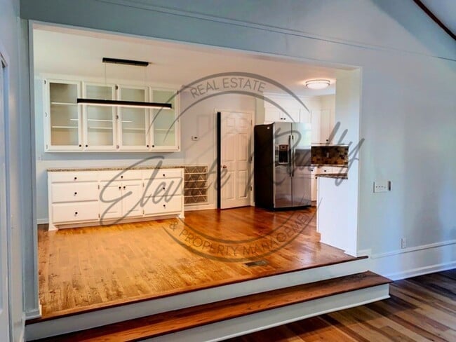 Building Photo - Stylishly Renovated Four Bedroom Home in H...
