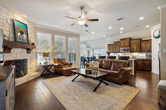 Foto del edificio - 5105 Eureka Ln