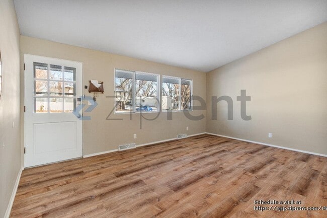 Foto del edificio - 10017 Sprague St