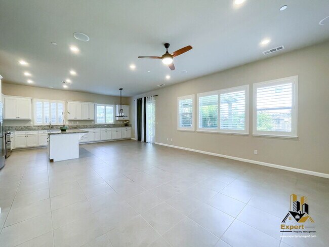 Foto del edificio - 6064 Cohasset Dr