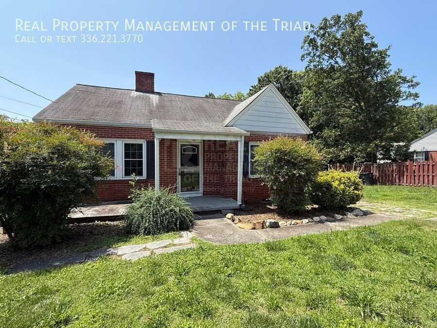 Primary Photo - 1003 W Wendover Ave