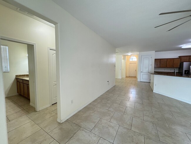 Building Photo - Beautiful, SPACIOUS 4 Bedroom, 2 Bathroom ...