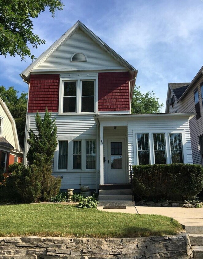 Foto principal - 128 Main St