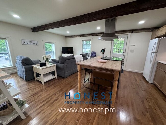 Building Photo - 5 Sheldon St