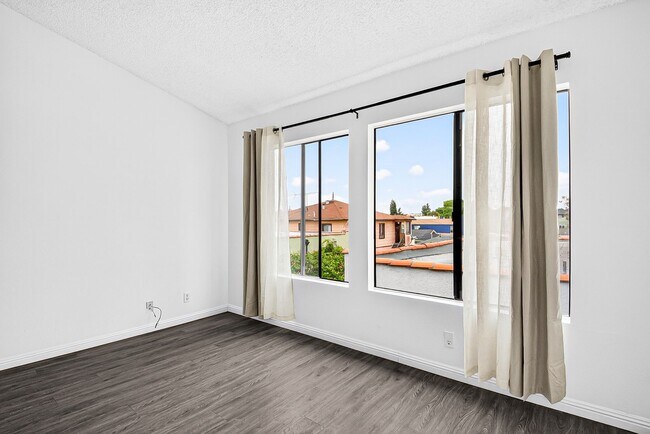 Foto del edificio - 3901 E 11th St