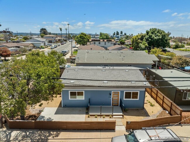 Building Photo - 1489 Fern Ave
