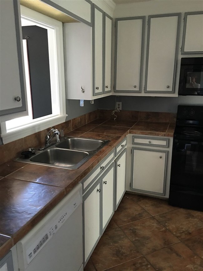 Foto del edificio - 323 Northtown Dr