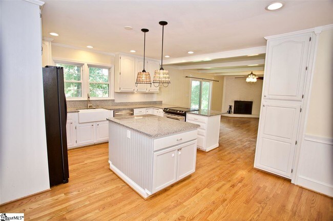 Foto del edificio - 900 Butler Springs Rd