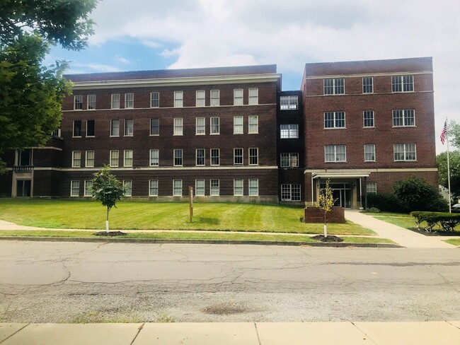 Interior Photo - Historic Irvington Flats