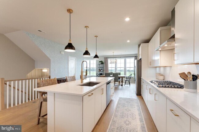 Foto del edificio - 22405 Claude Moore Dr