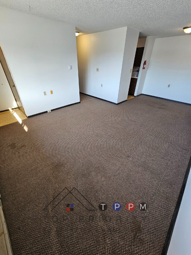 209 Estelle St Unit A1, Dysart, IA 52224 Room for Rent in Dysart, IA