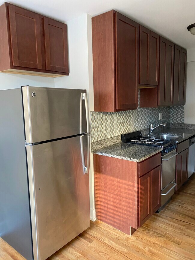 429 W Roscoe St, Chicago, IL 60657 Apartments in Chicago, IL