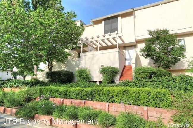 Building Photo - 3098 Swallows Nest Dr