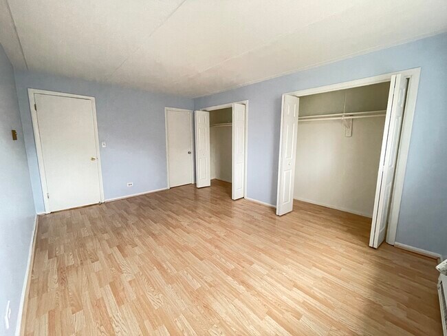 Building Photo - 1019 N Boxwood Dr