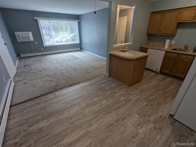 Foto del edificio - 6194 Richards Dr