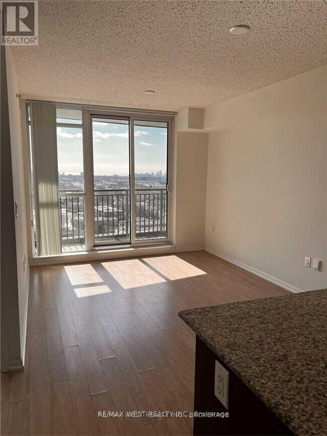 Photo du bâtiment - 800 Lawrence Ave W