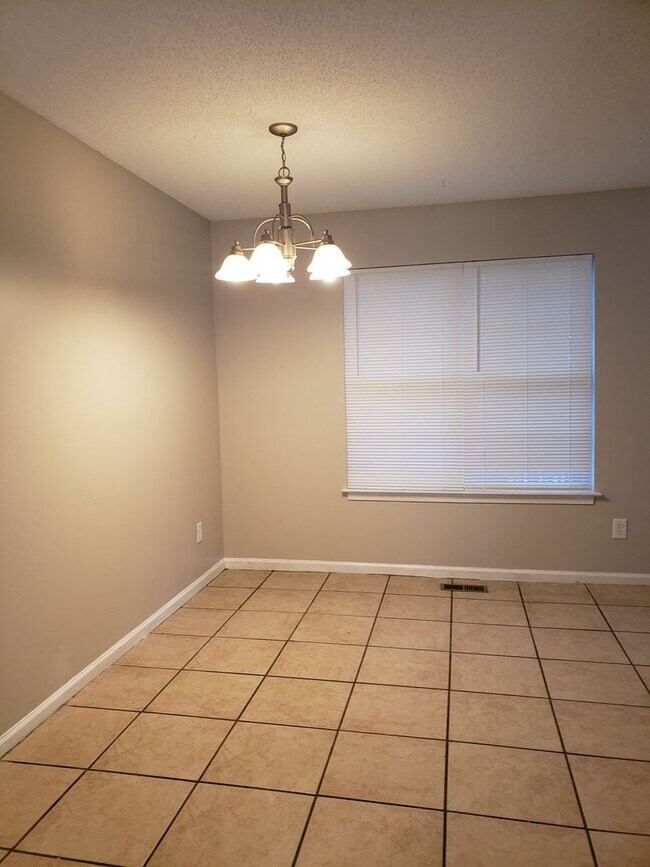 Foto del edificio - MOVE IN SPECIAL 1/2 OFF 1st MONTHS RENT