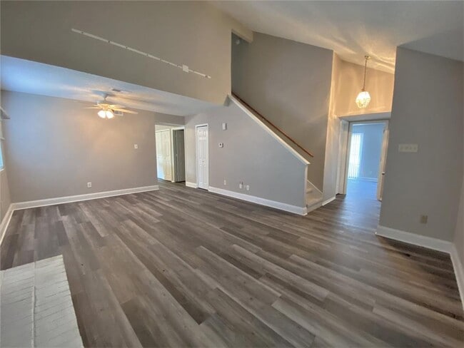 Building Photo - 3020 Queens Way
