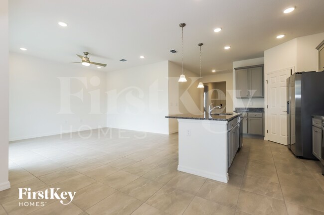 Foto del edificio - 210 Windsor Reserve Dr