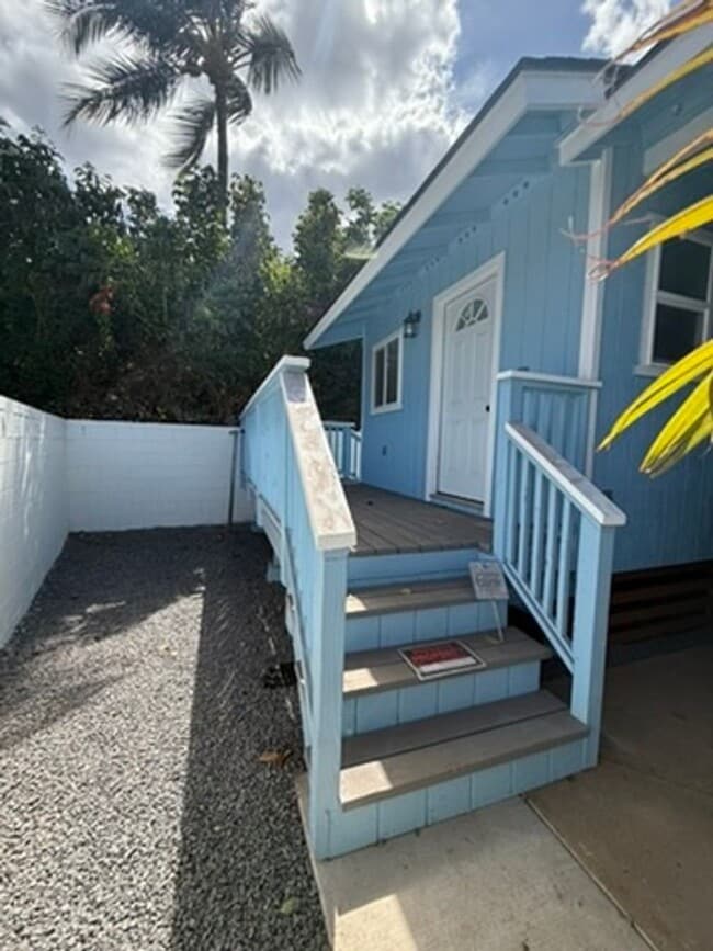 Building Photo - Unfurnished 1 bed/1 bath PET FRIENDLY - wa...