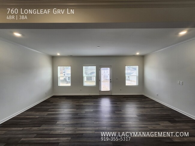 Foto del edificio - 760 Longleaf Grv Ln