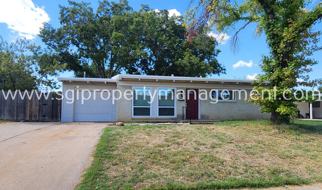 Foto del edificio - Updated home ready for move in