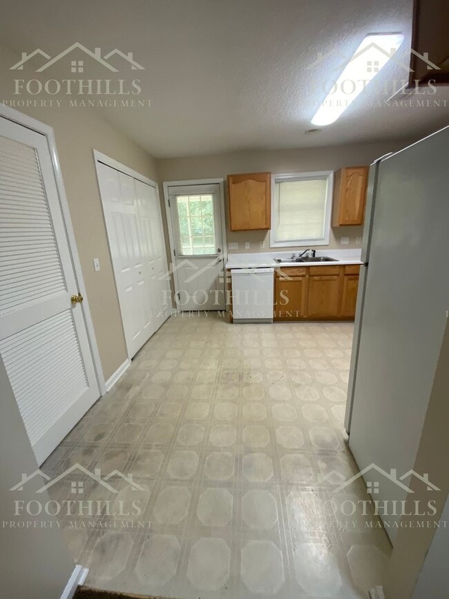 Building Photo - 101 Heatherbrook Ct