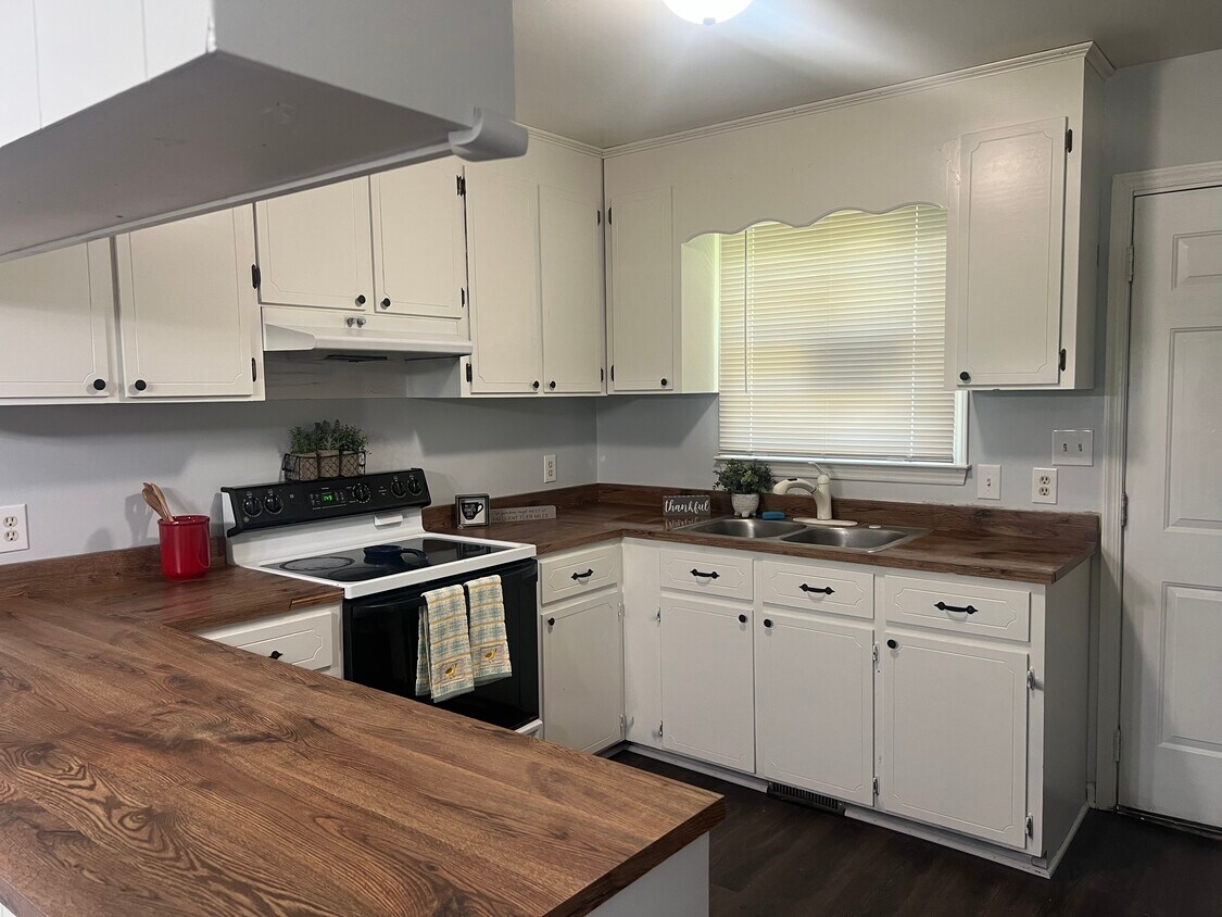 1185 N Main St, Wake Forest, NC 27587 Townhome Rentals in Wake Forest