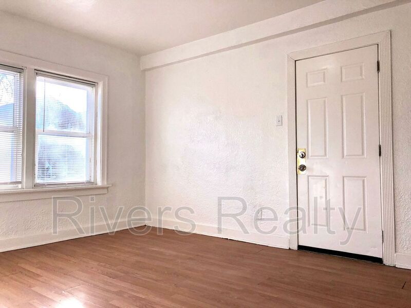 Primary Photo - 5001 Tholozan Ave